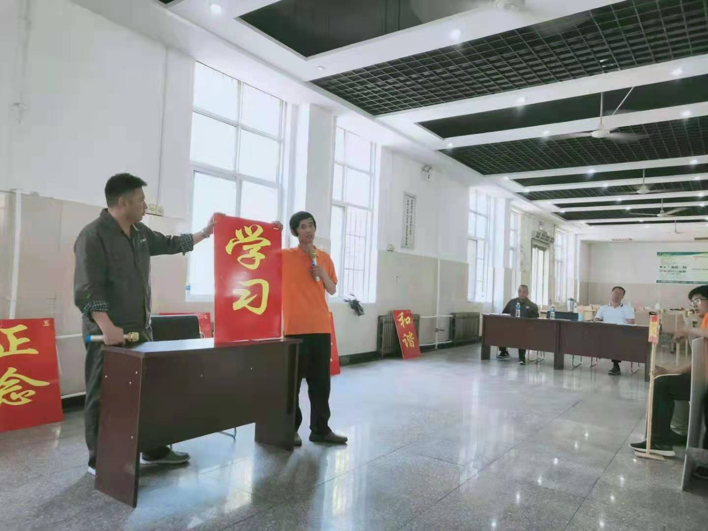 6月27日，我公司為洛陽豐瑞氟業(yè)有限公司策劃組織了一場全員安全培訓。